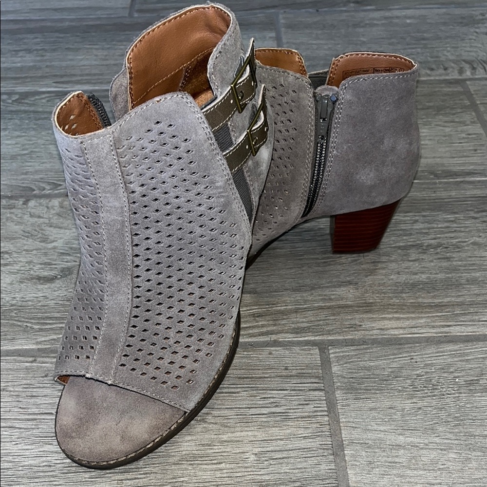 Vionic Women’s Gray Perforated Open Toe Ankle Bootie size 7.5 gray suede